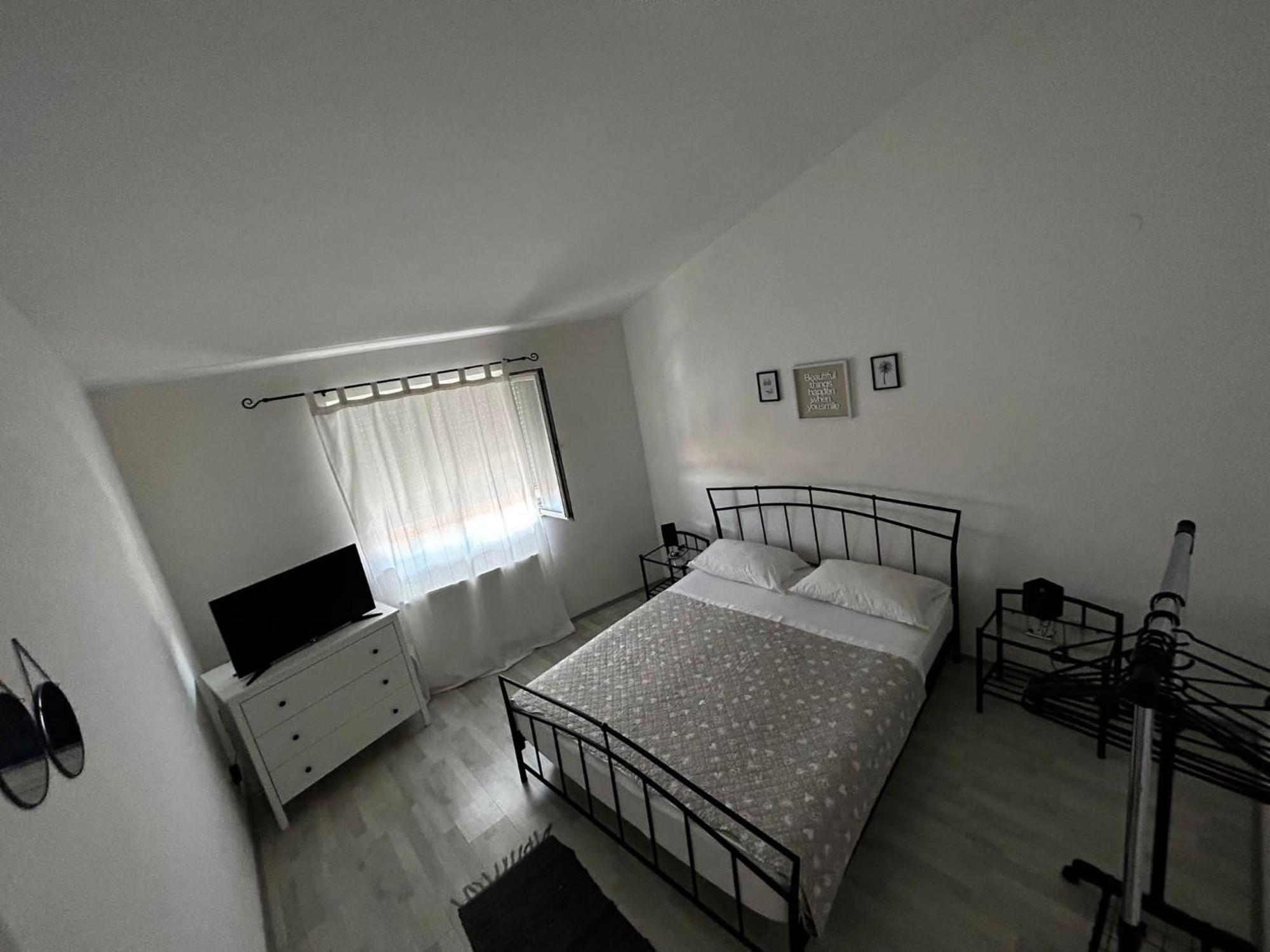 Apartments Petrovic Pirovac Rum bild